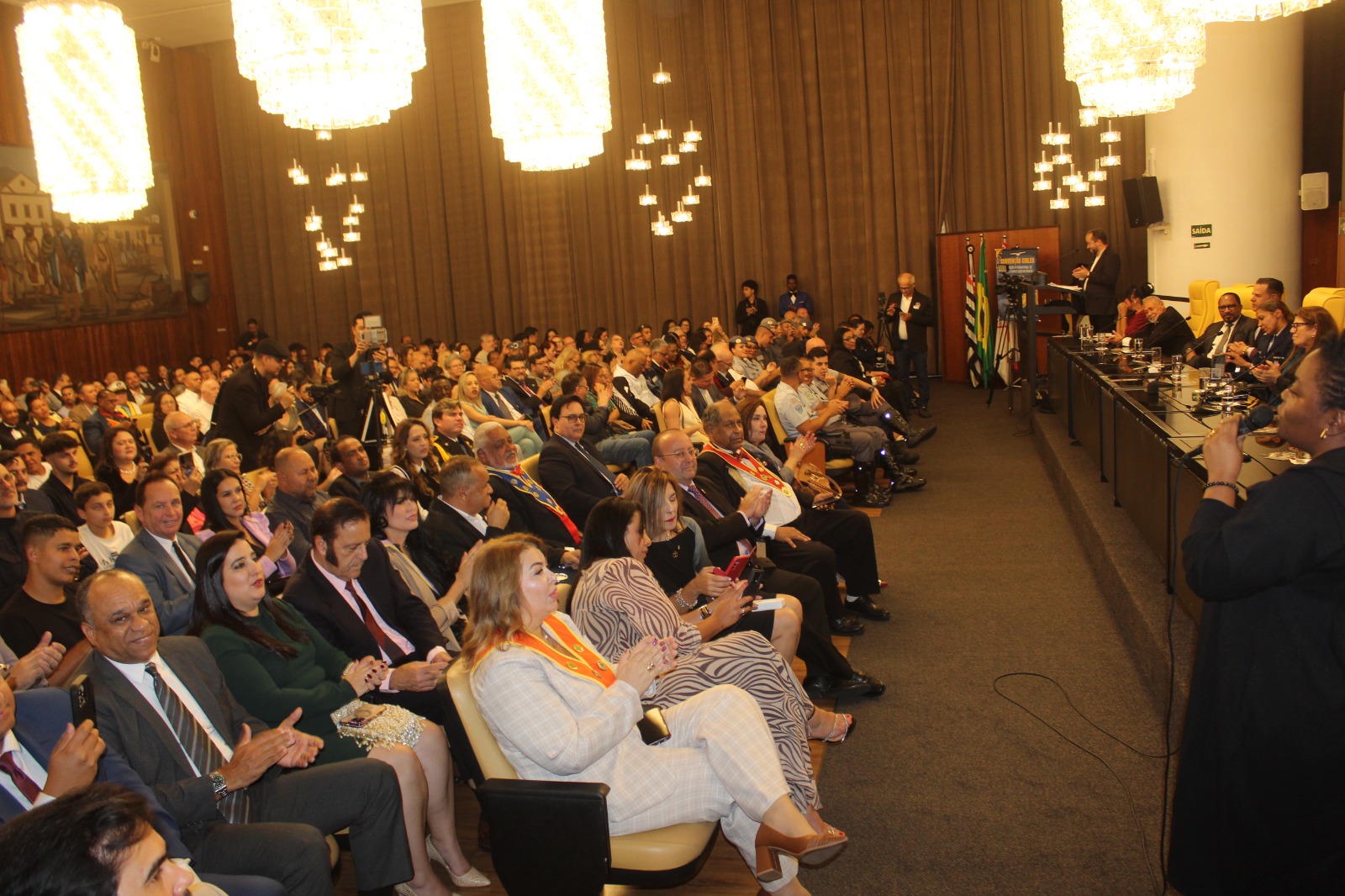 Vista geral do plenario durante a cerimonia de entrega das medalhas Herois da Sociedade